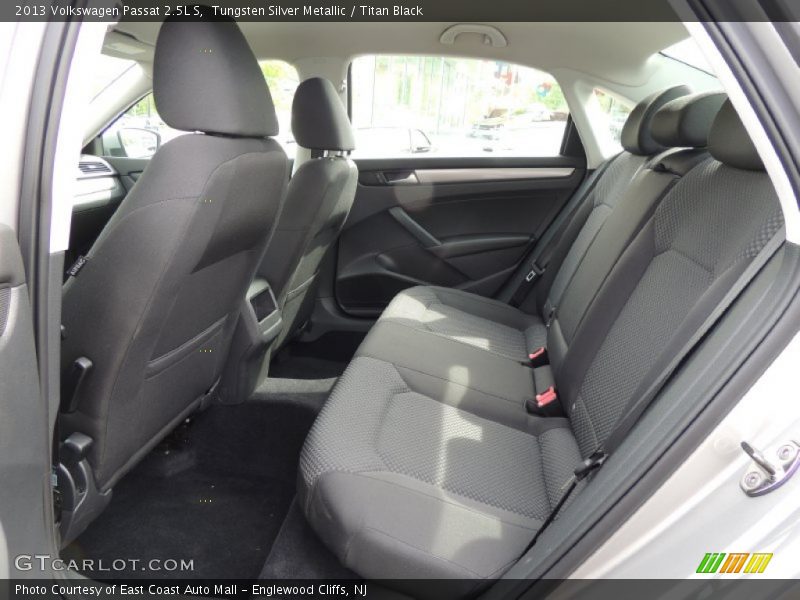 Tungsten Silver Metallic / Titan Black 2013 Volkswagen Passat 2.5L S