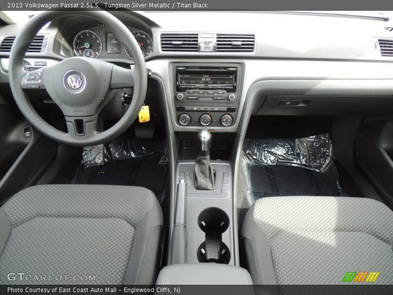 Tungsten Silver Metallic / Titan Black 2013 Volkswagen Passat 2.5L S
