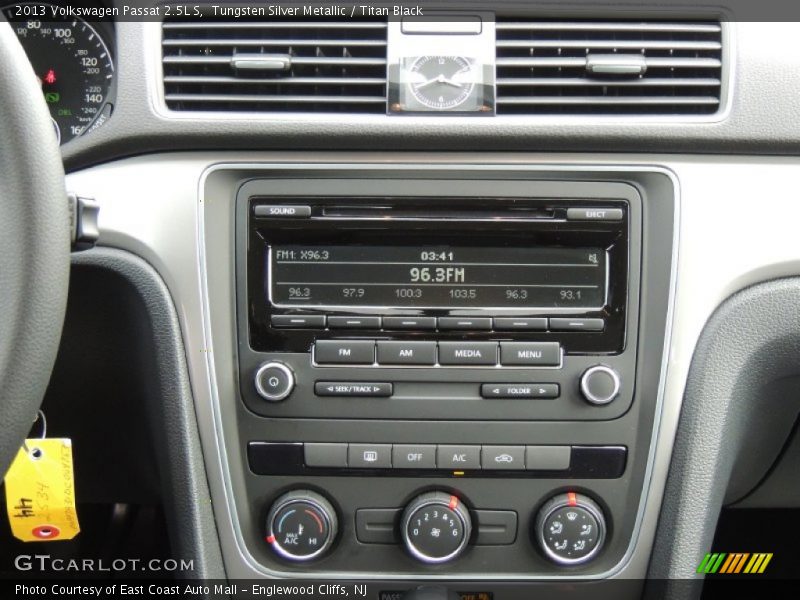 Tungsten Silver Metallic / Titan Black 2013 Volkswagen Passat 2.5L S