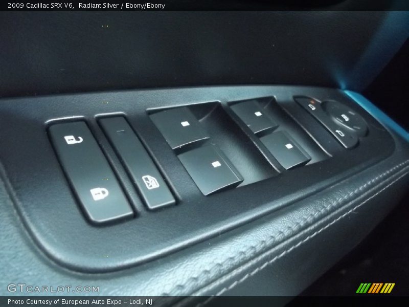 Radiant Silver / Ebony/Ebony 2009 Cadillac SRX V6