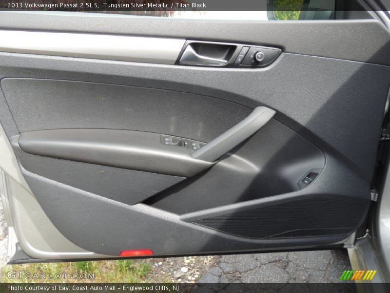 Tungsten Silver Metallic / Titan Black 2013 Volkswagen Passat 2.5L S