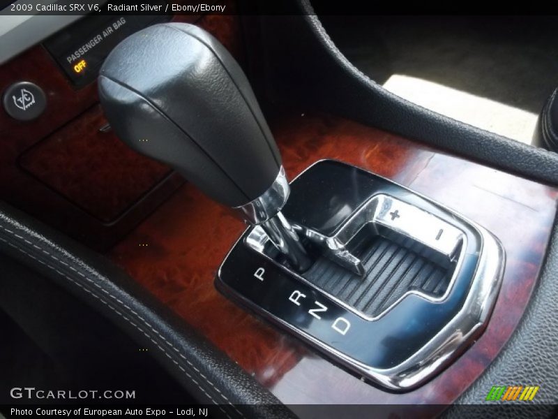 Radiant Silver / Ebony/Ebony 2009 Cadillac SRX V6