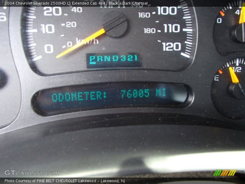 Black / Dark Charcoal 2004 Chevrolet Silverado 2500HD LS Extended Cab 4x4
