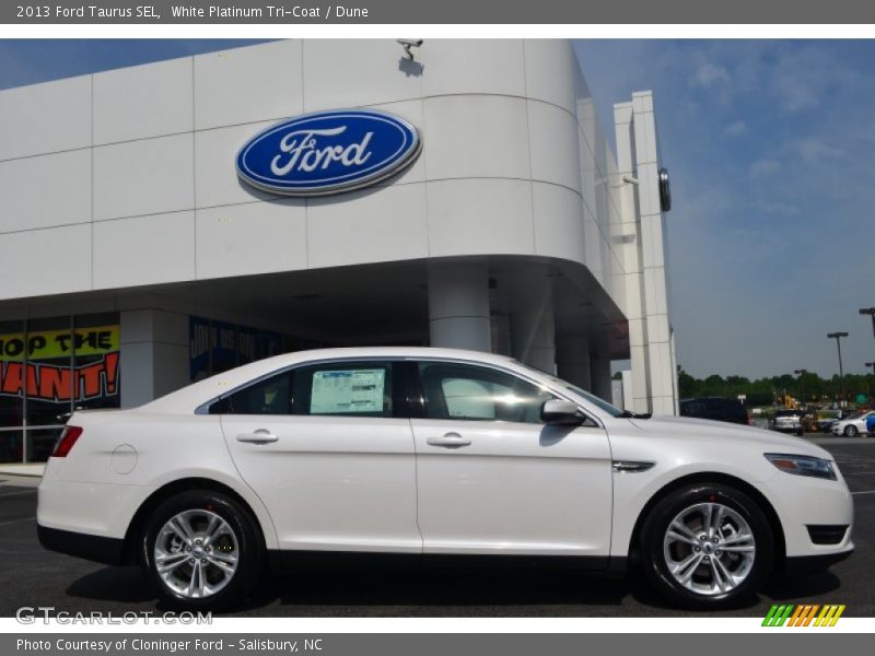 White Platinum Tri-Coat / Dune 2013 Ford Taurus SEL