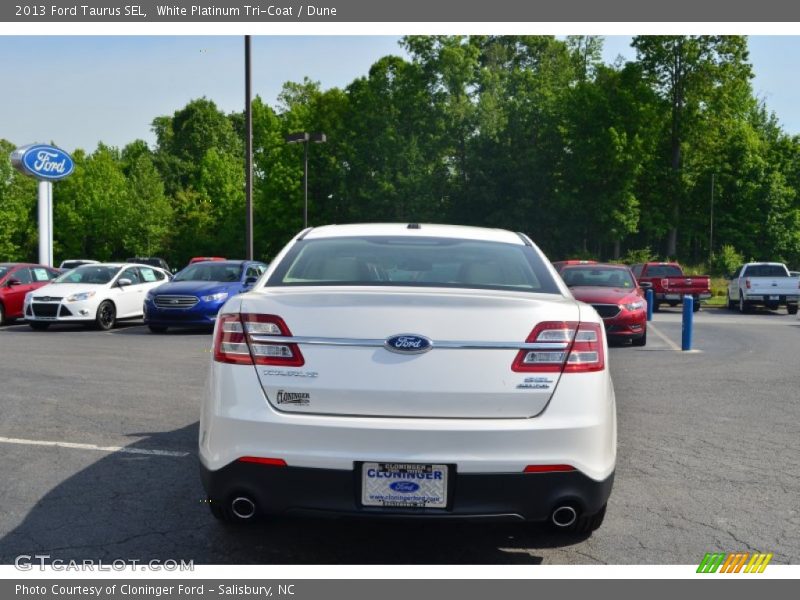 White Platinum Tri-Coat / Dune 2013 Ford Taurus SEL