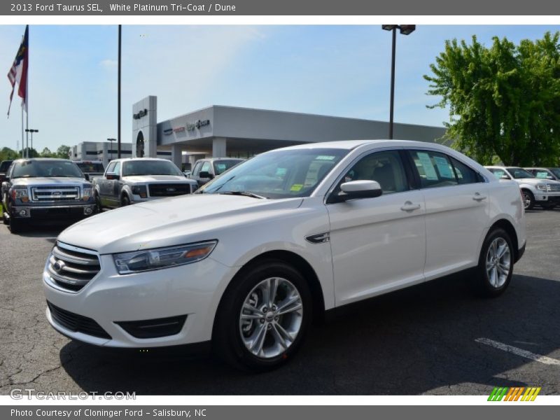White Platinum Tri-Coat / Dune 2013 Ford Taurus SEL