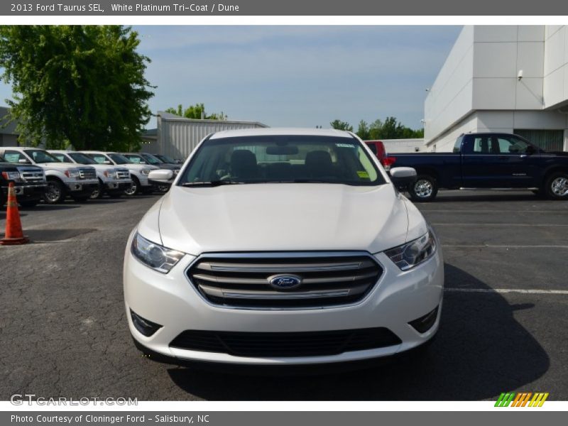 White Platinum Tri-Coat / Dune 2013 Ford Taurus SEL