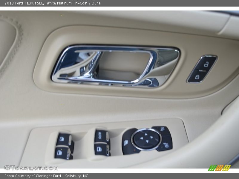 White Platinum Tri-Coat / Dune 2013 Ford Taurus SEL