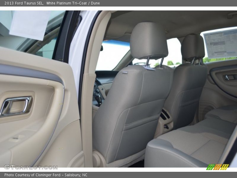White Platinum Tri-Coat / Dune 2013 Ford Taurus SEL