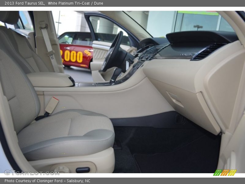 White Platinum Tri-Coat / Dune 2013 Ford Taurus SEL