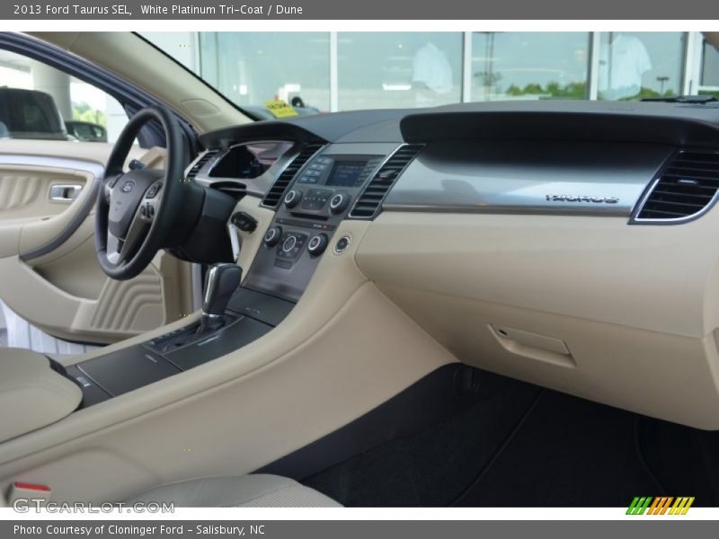 White Platinum Tri-Coat / Dune 2013 Ford Taurus SEL