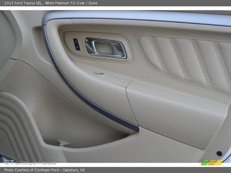 White Platinum Tri-Coat / Dune 2013 Ford Taurus SEL