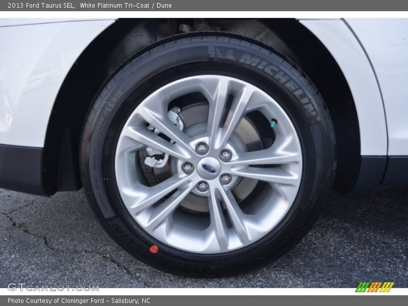 White Platinum Tri-Coat / Dune 2013 Ford Taurus SEL