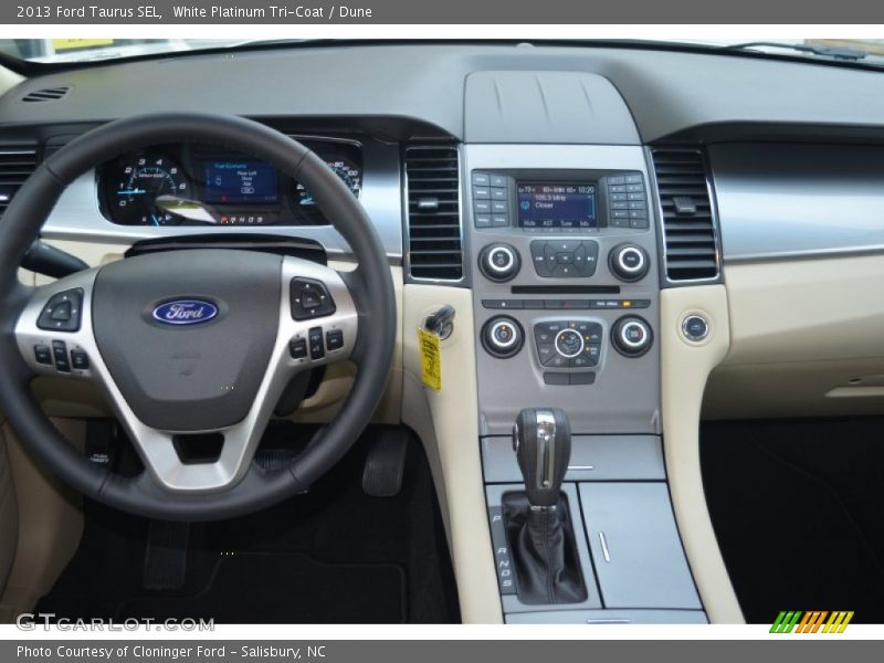 White Platinum Tri-Coat / Dune 2013 Ford Taurus SEL