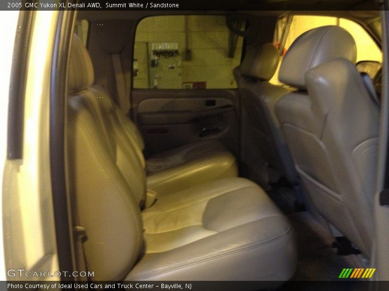Summit White / Sandstone 2005 GMC Yukon XL Denali AWD