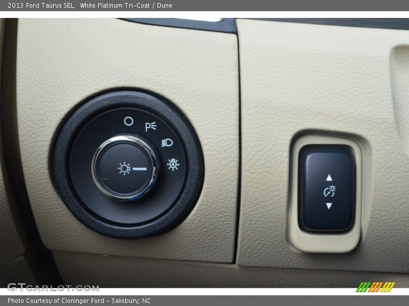 White Platinum Tri-Coat / Dune 2013 Ford Taurus SEL