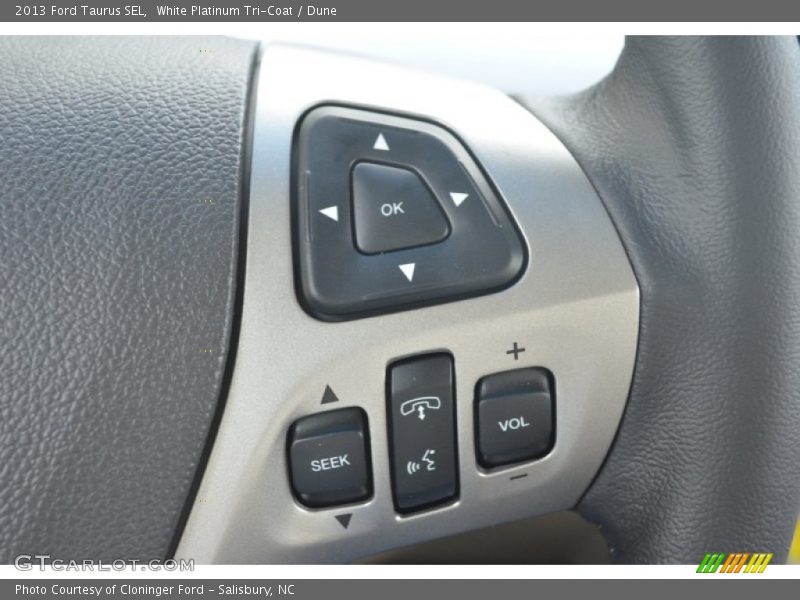 White Platinum Tri-Coat / Dune 2013 Ford Taurus SEL
