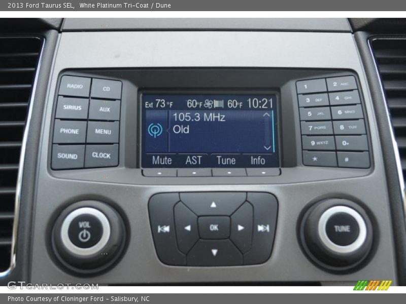 White Platinum Tri-Coat / Dune 2013 Ford Taurus SEL