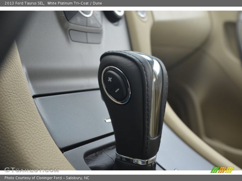 White Platinum Tri-Coat / Dune 2013 Ford Taurus SEL