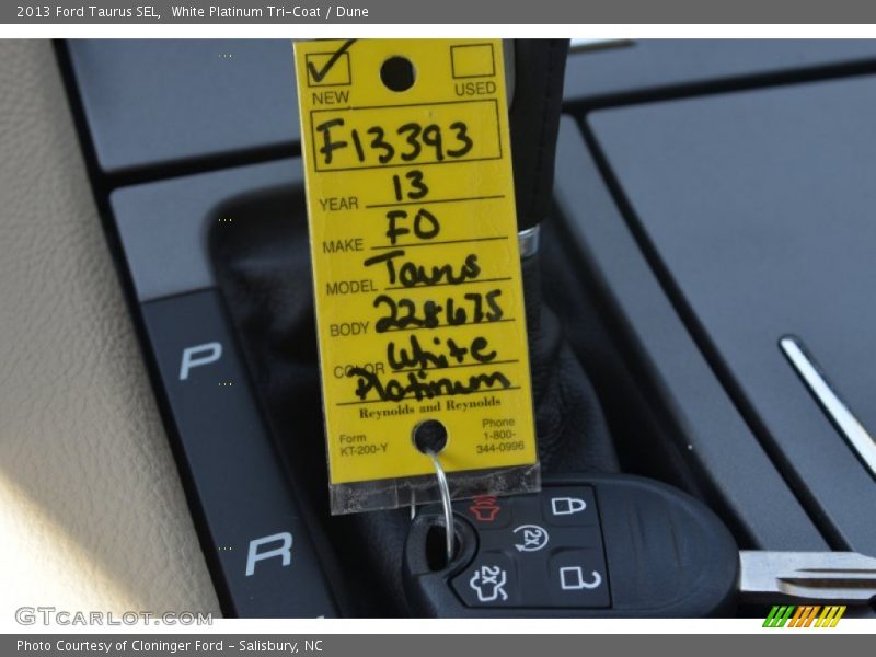 White Platinum Tri-Coat / Dune 2013 Ford Taurus SEL