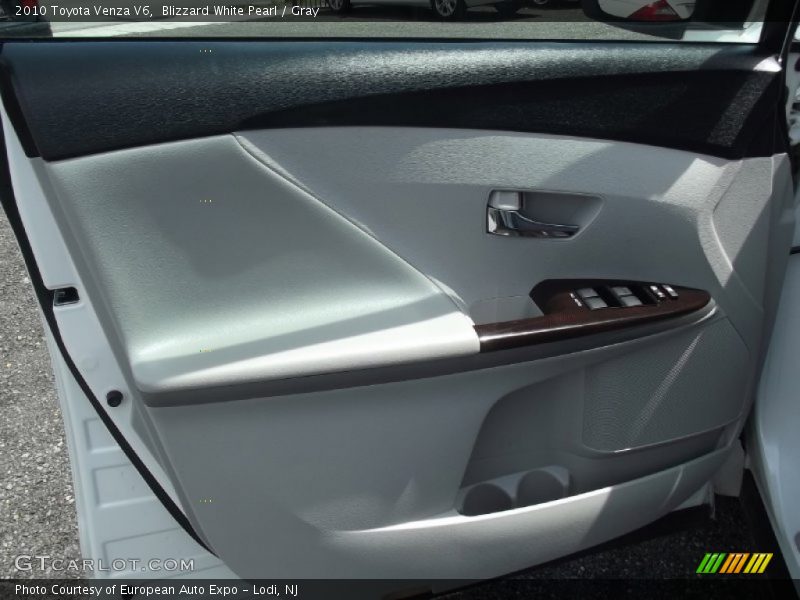 Blizzard White Pearl / Gray 2010 Toyota Venza V6