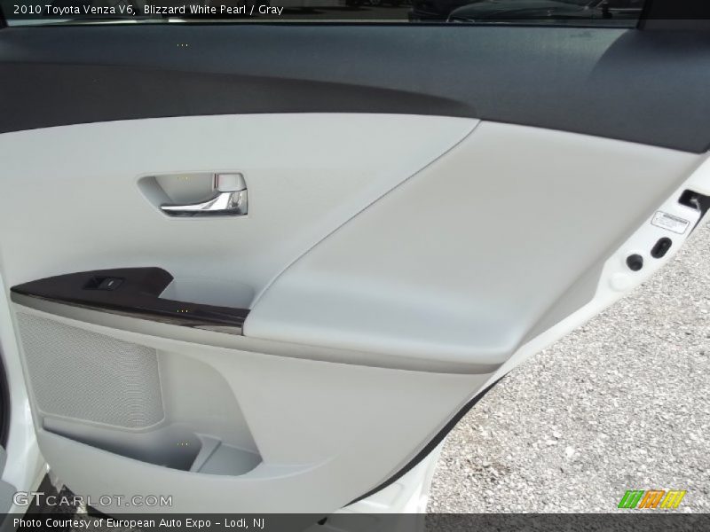 Blizzard White Pearl / Gray 2010 Toyota Venza V6