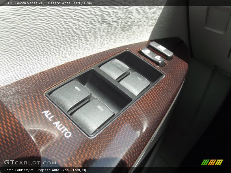 Blizzard White Pearl / Gray 2010 Toyota Venza V6