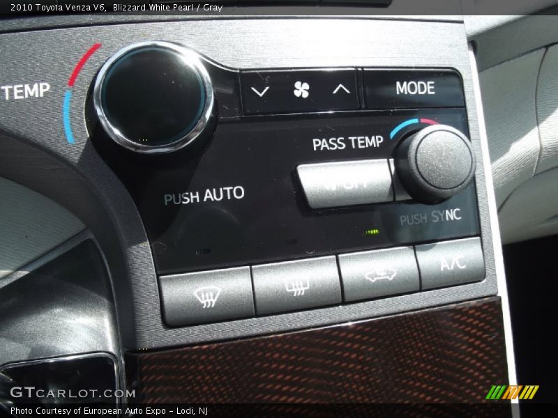 Blizzard White Pearl / Gray 2010 Toyota Venza V6