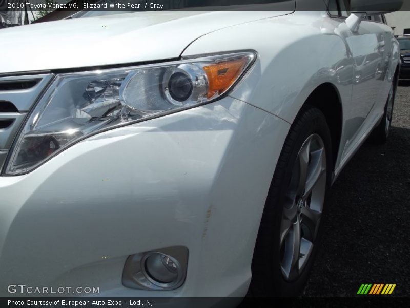 Blizzard White Pearl / Gray 2010 Toyota Venza V6
