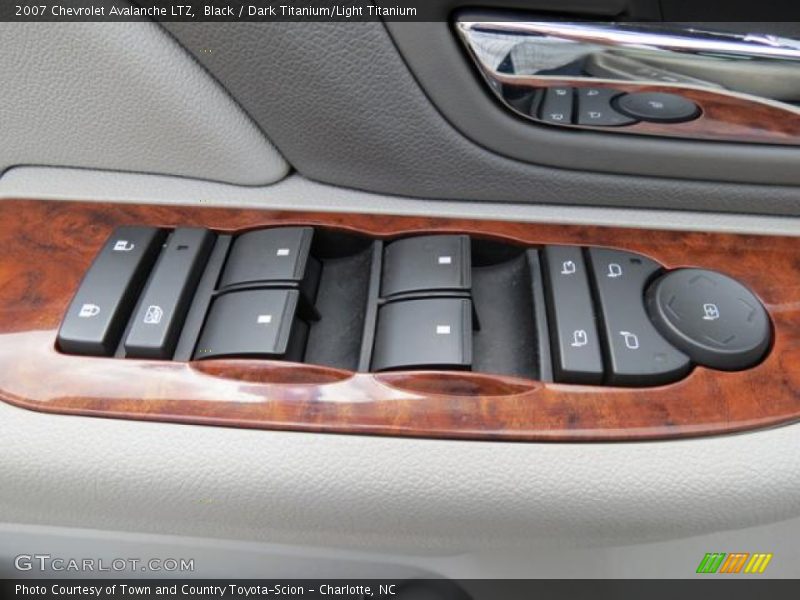 Black / Dark Titanium/Light Titanium 2007 Chevrolet Avalanche LTZ