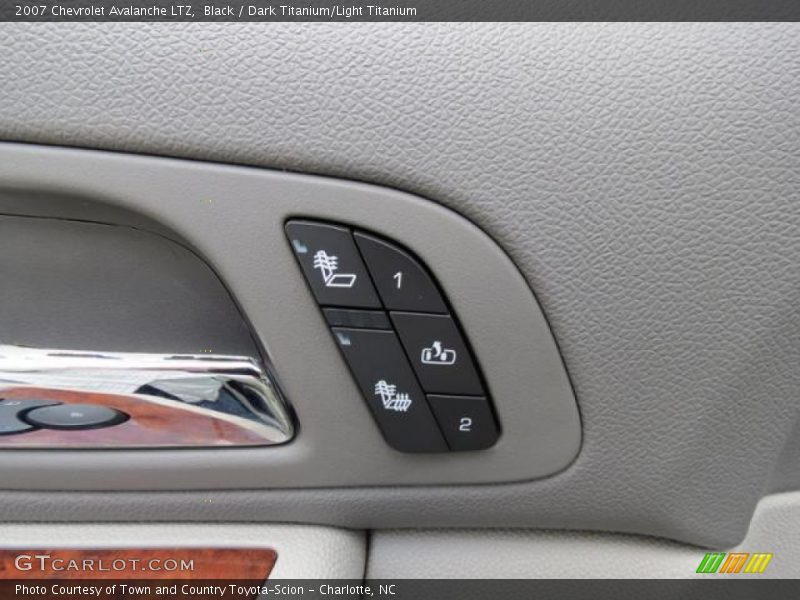 Black / Dark Titanium/Light Titanium 2007 Chevrolet Avalanche LTZ