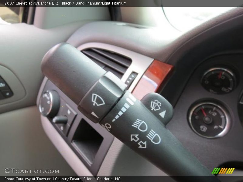 Black / Dark Titanium/Light Titanium 2007 Chevrolet Avalanche LTZ