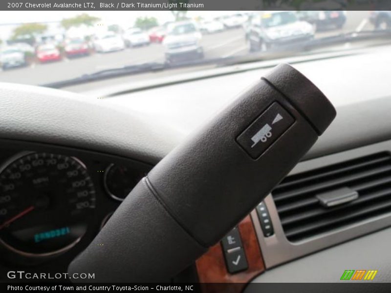 Black / Dark Titanium/Light Titanium 2007 Chevrolet Avalanche LTZ