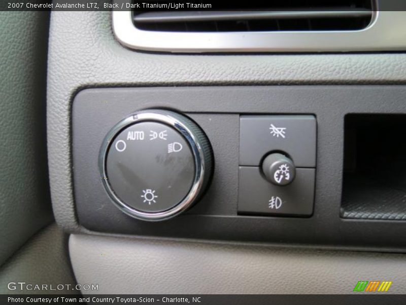 Black / Dark Titanium/Light Titanium 2007 Chevrolet Avalanche LTZ