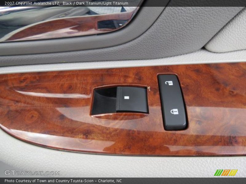 Black / Dark Titanium/Light Titanium 2007 Chevrolet Avalanche LTZ