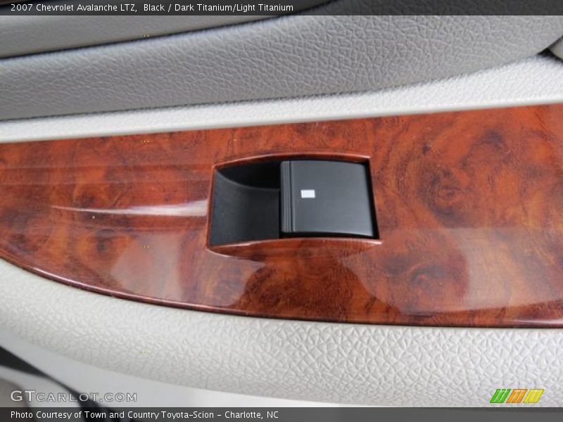 Black / Dark Titanium/Light Titanium 2007 Chevrolet Avalanche LTZ