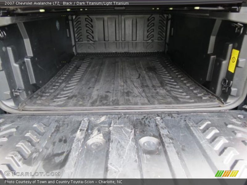 Black / Dark Titanium/Light Titanium 2007 Chevrolet Avalanche LTZ