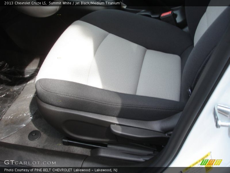 Summit White / Jet Black/Medium Titanium 2013 Chevrolet Cruze LS