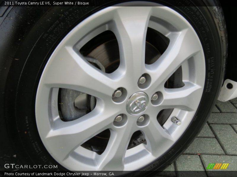 Super White / Bisque 2011 Toyota Camry LE V6