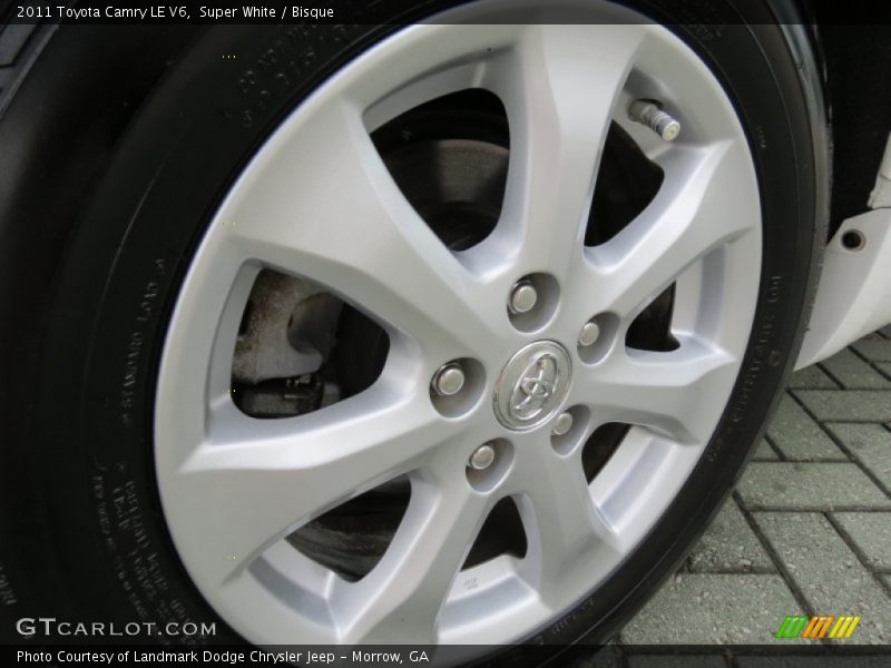 Super White / Bisque 2011 Toyota Camry LE V6