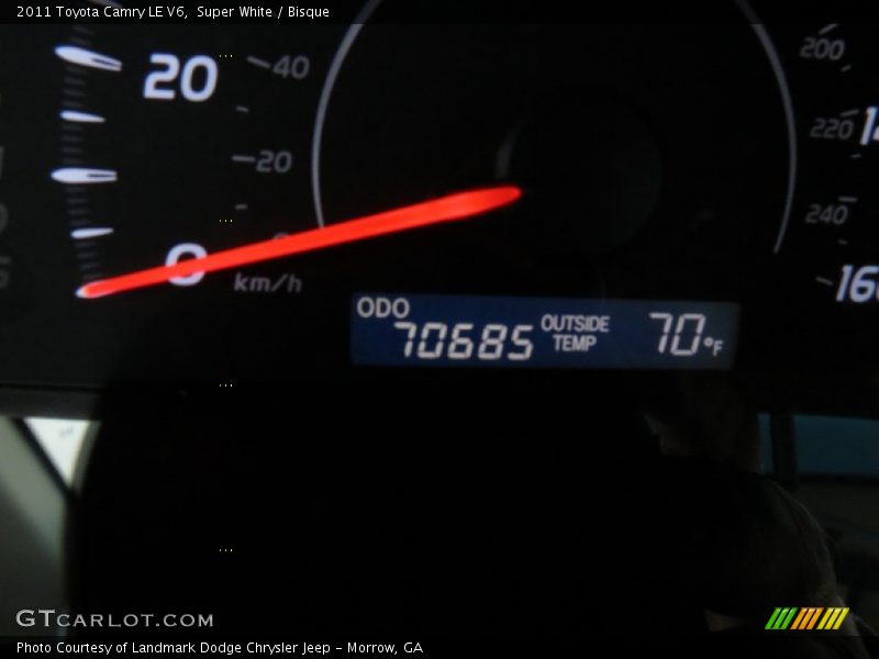 Super White / Bisque 2011 Toyota Camry LE V6