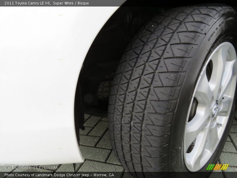 Super White / Bisque 2011 Toyota Camry LE V6