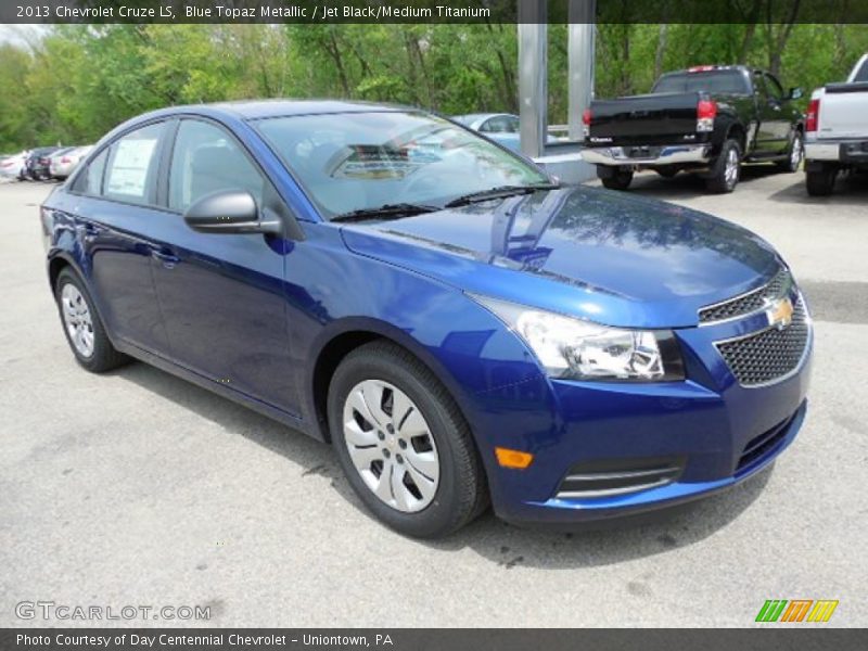 Front 3/4 View of 2013 Cruze LS