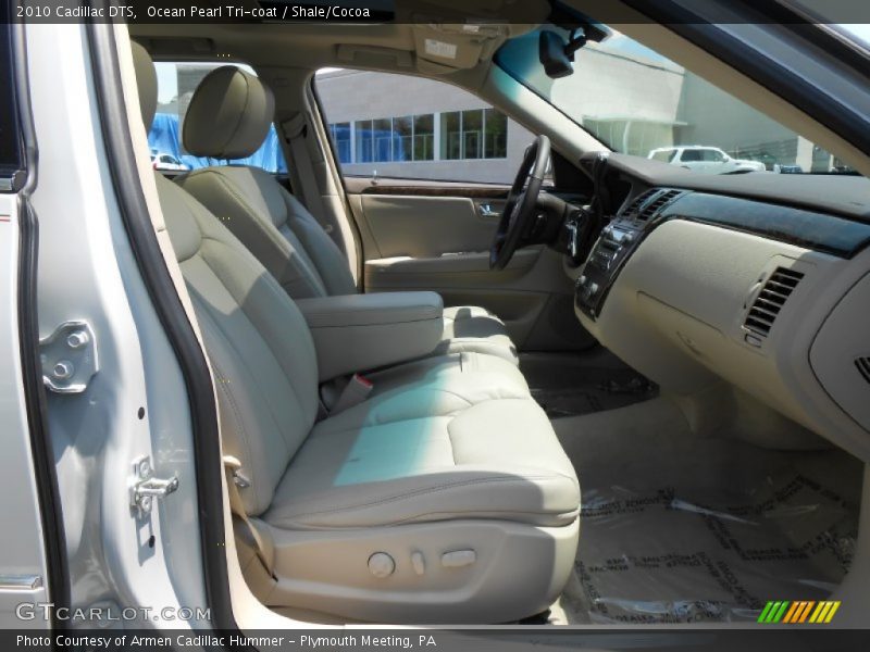 Ocean Pearl Tri-coat / Shale/Cocoa 2010 Cadillac DTS