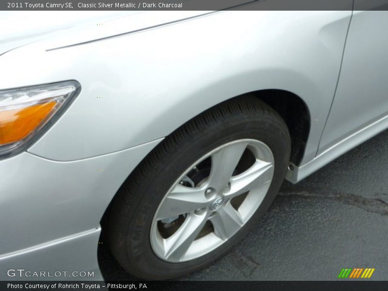 Classic Silver Metallic / Dark Charcoal 2011 Toyota Camry SE