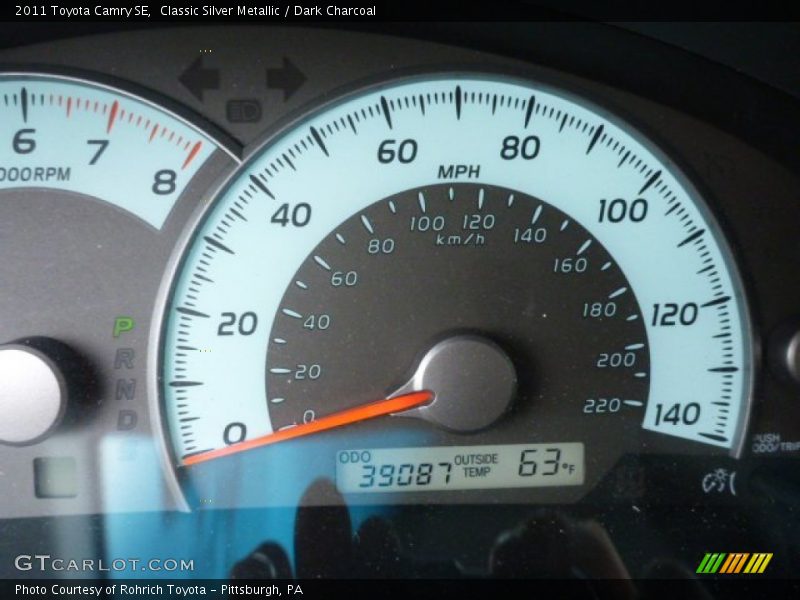 Classic Silver Metallic / Dark Charcoal 2011 Toyota Camry SE