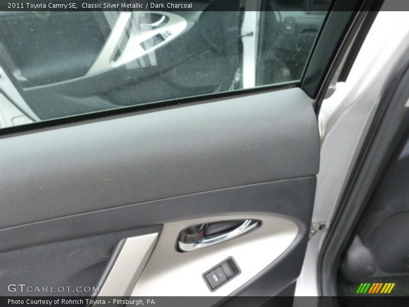Classic Silver Metallic / Dark Charcoal 2011 Toyota Camry SE