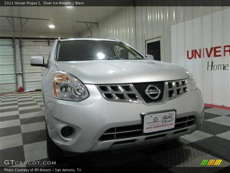 Silver Ice Metallic / Black 2011 Nissan Rogue S