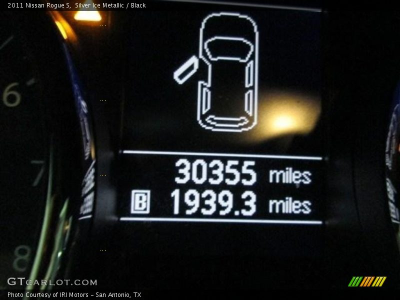 Silver Ice Metallic / Black 2011 Nissan Rogue S