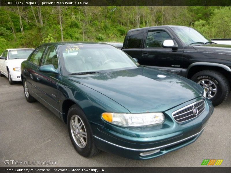 Front 3/4 View of 2000 Regal LS